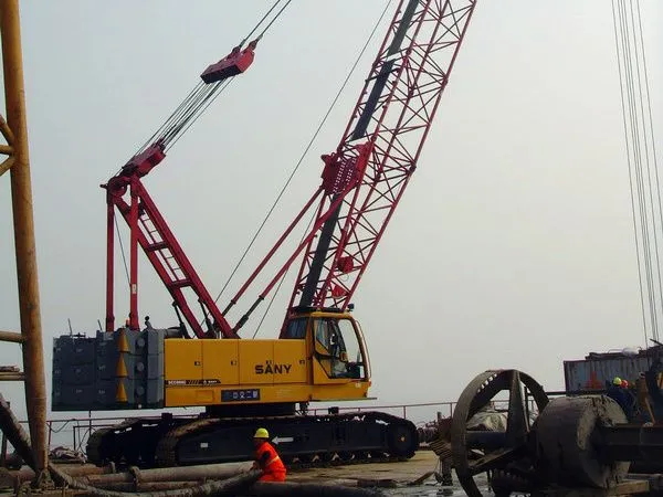 Гусеничный кран SANY SCC750HD